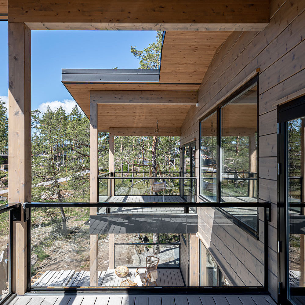 NaturinForm WPC-Piazza Pro in nordic ash auf Balkon und Terrasse ausgelegt 